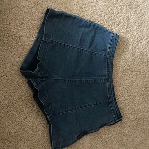 Jean shorts from H&M have a zipper on the side of it Blue and Hardly used
